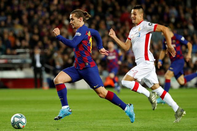 本坦库尔女友社媒晒图：祝大家圣诞快乐